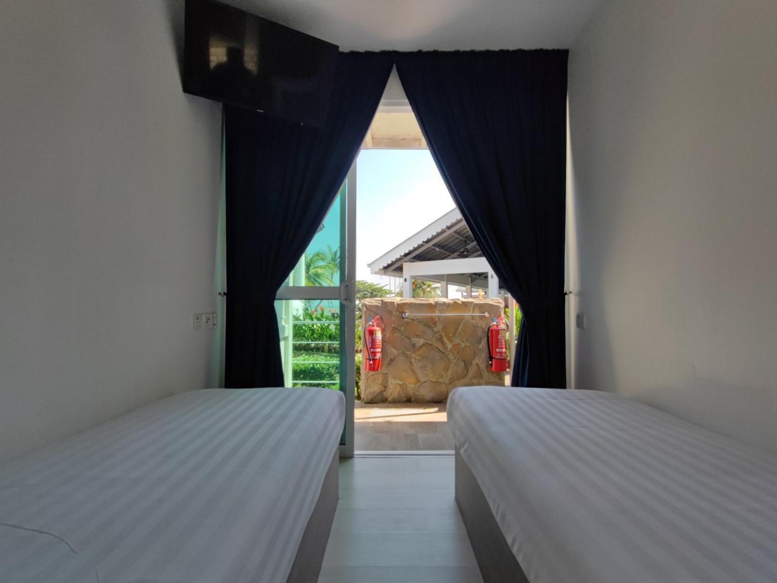 Solesor Kampong Beach Resort Port Dickson Exterior foto